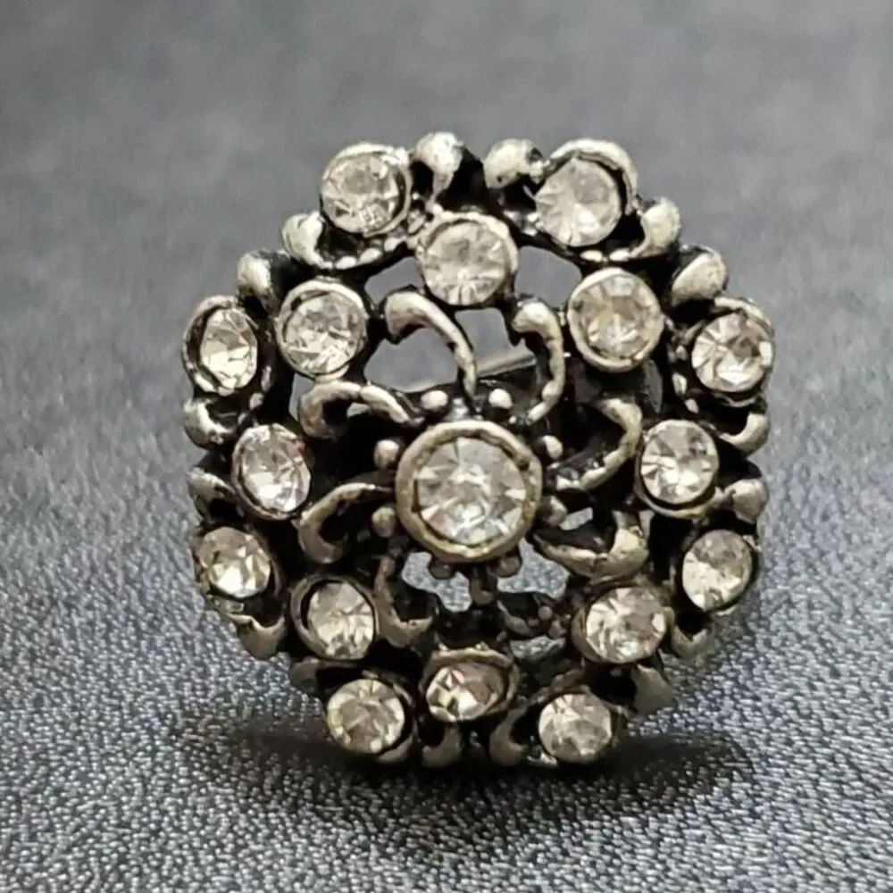 Silver tone flowery rhinestone ring